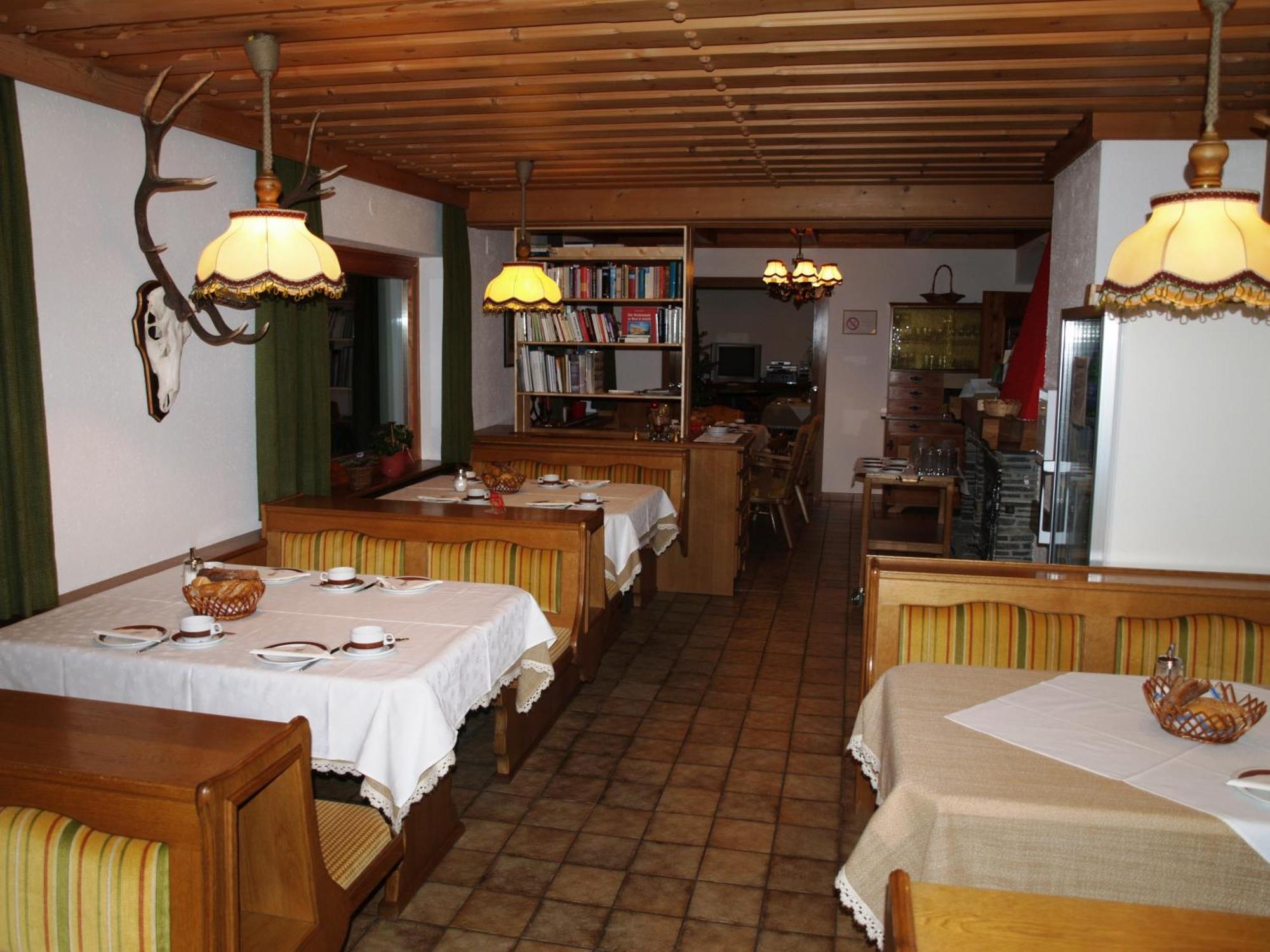 Gaestehaus Hubertus Мальта Экстерьер фото